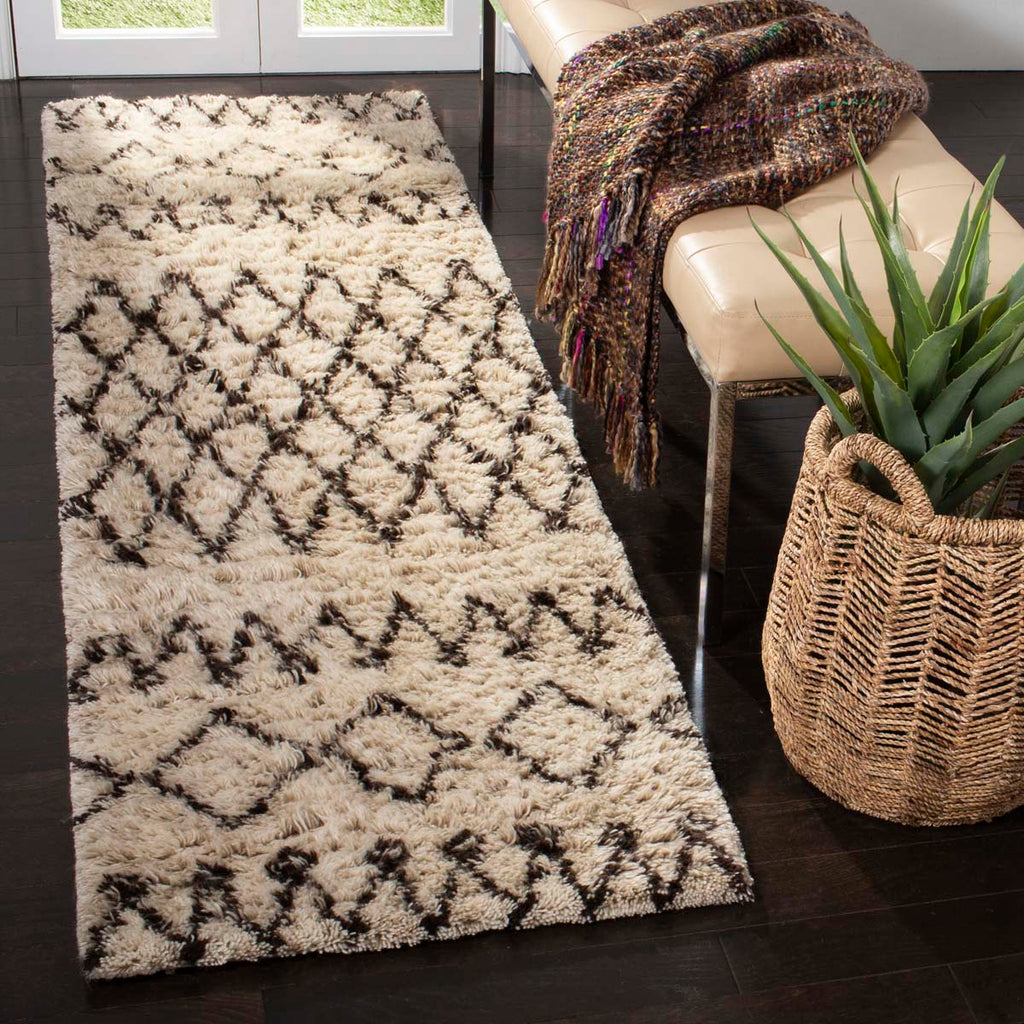 Safavieh Casablanca 851 Rug, CSB851 - Ivory / Dark Brown