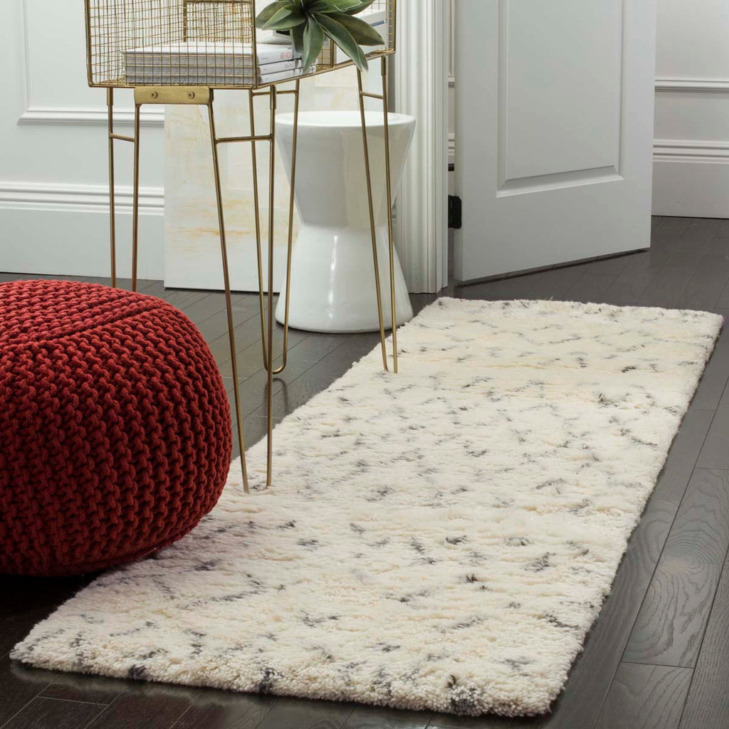 Safavieh Casablanca 851 Rug, CSB851 - Ivory / Grey