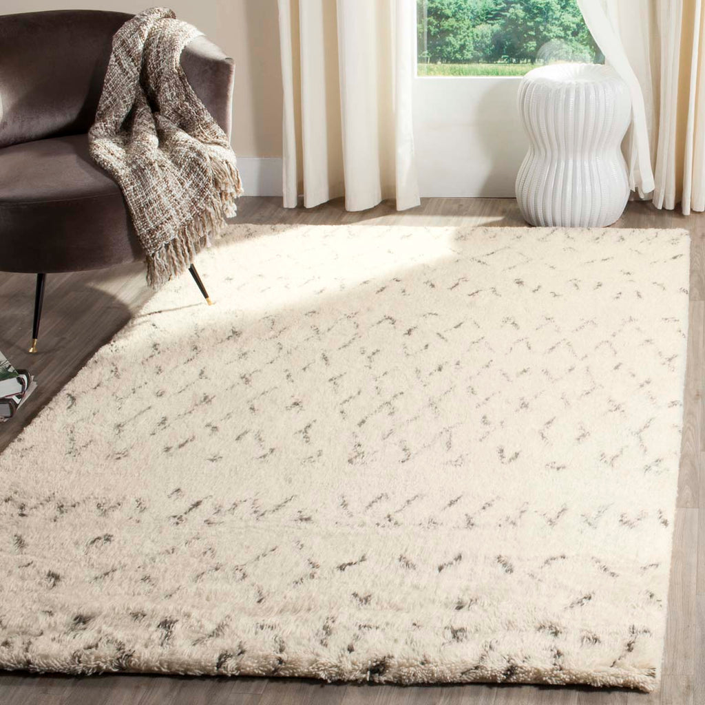 Safavieh Casablanca 851 Rug, CSB851 - Ivory / Grey