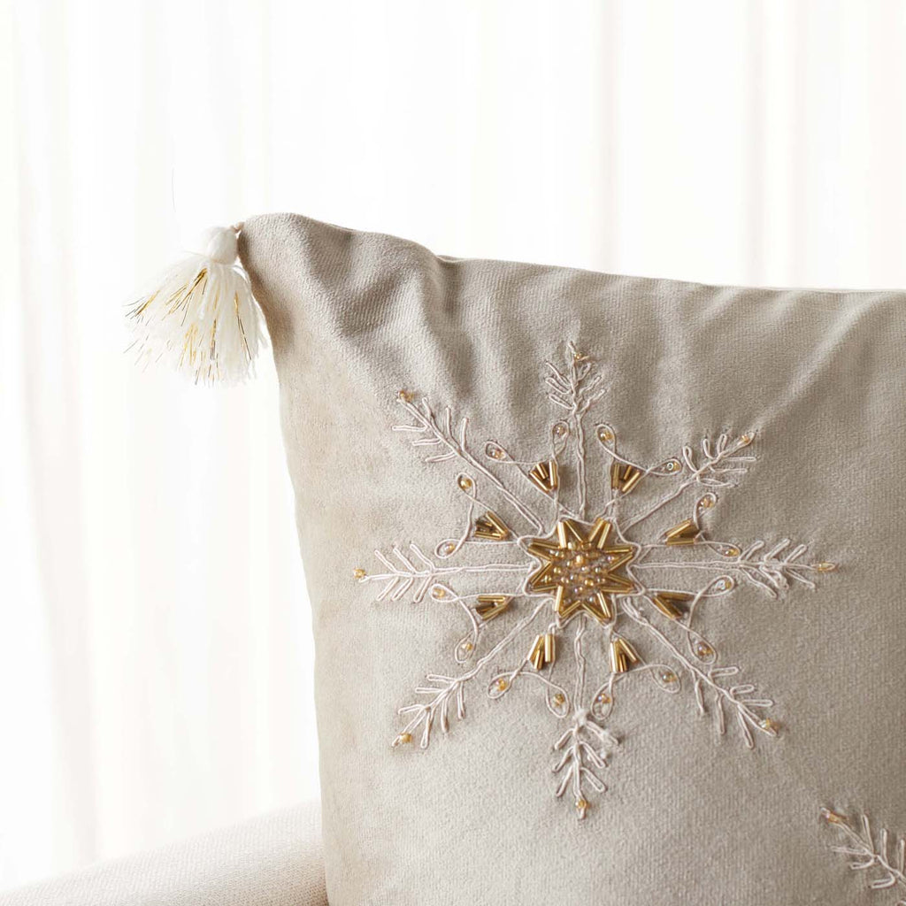 Safavieh Simone Snowflake Pillow , HOL4003 - Beige / Gold