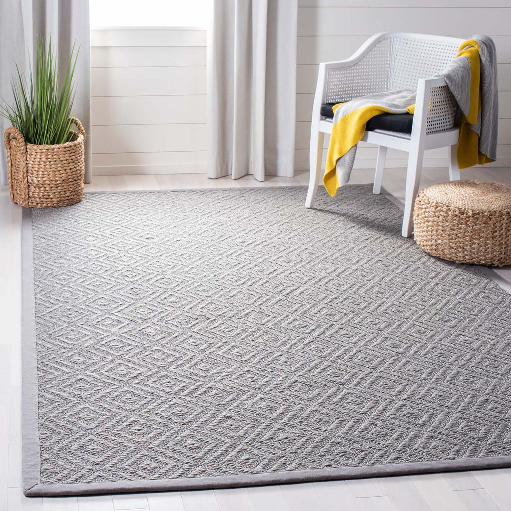 Safavieh Natural Fiber Rug Collection NF154B - Light Grey / Grey