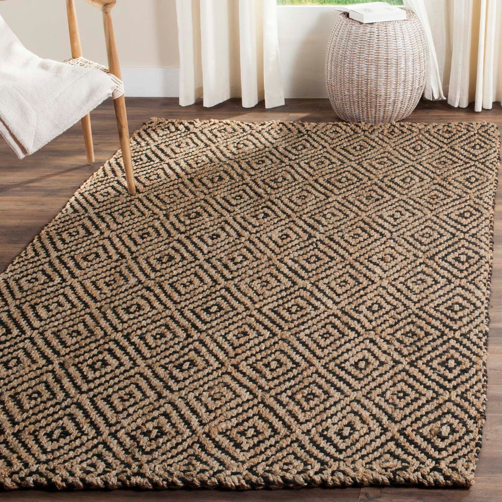 Safavieh Natural Fiber Rug Collection NF181C - Natural / Black