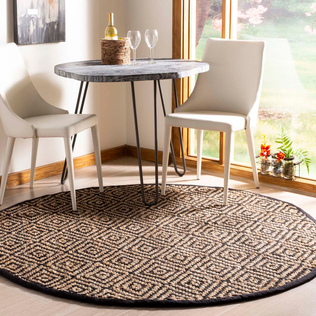 Safavieh Natural Fiber Rug Collection NF181C - Natural / Black