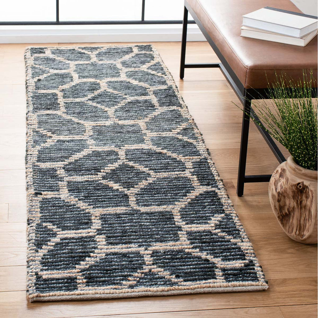 Safavieh Natural Fiber Rug Collection NF218H - Beige / Charcoal