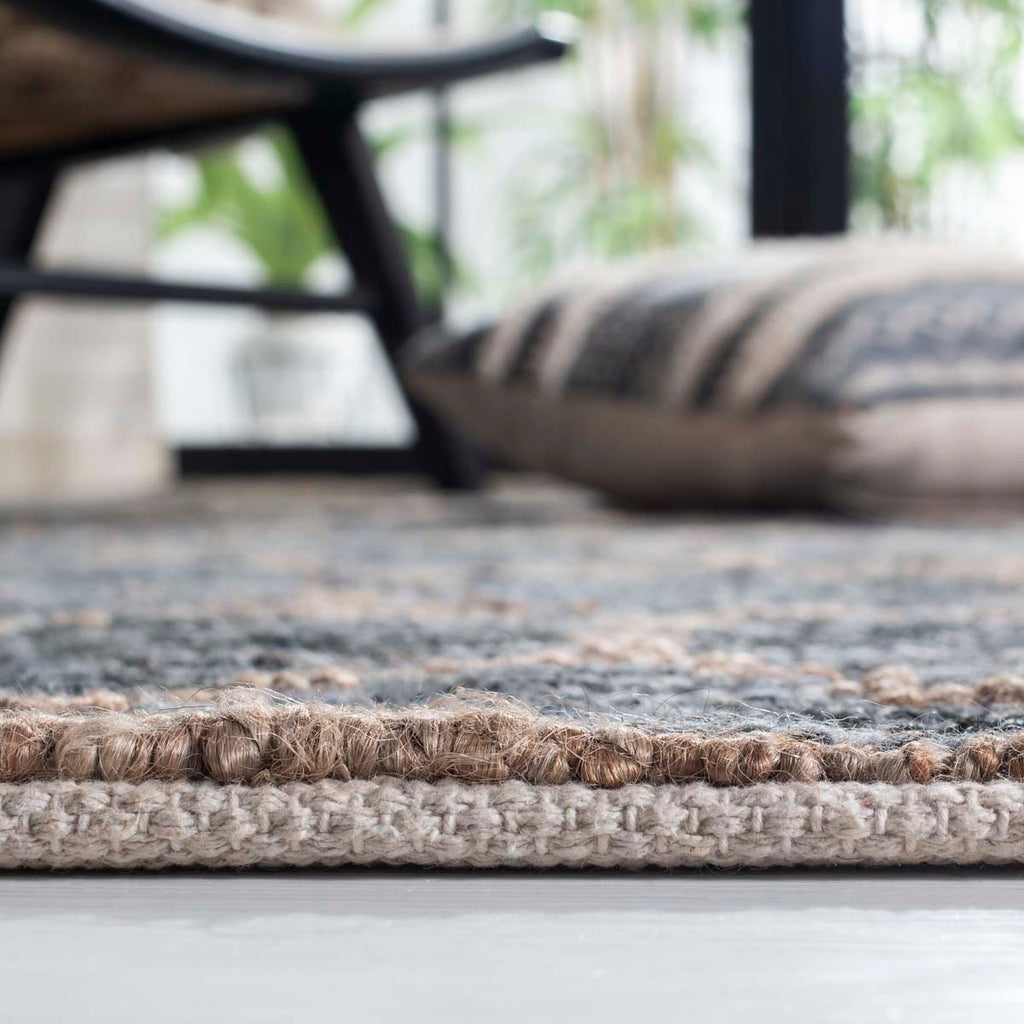 Safavieh Natural Fiber Rug Collection NF218H - Beige / Charcoal