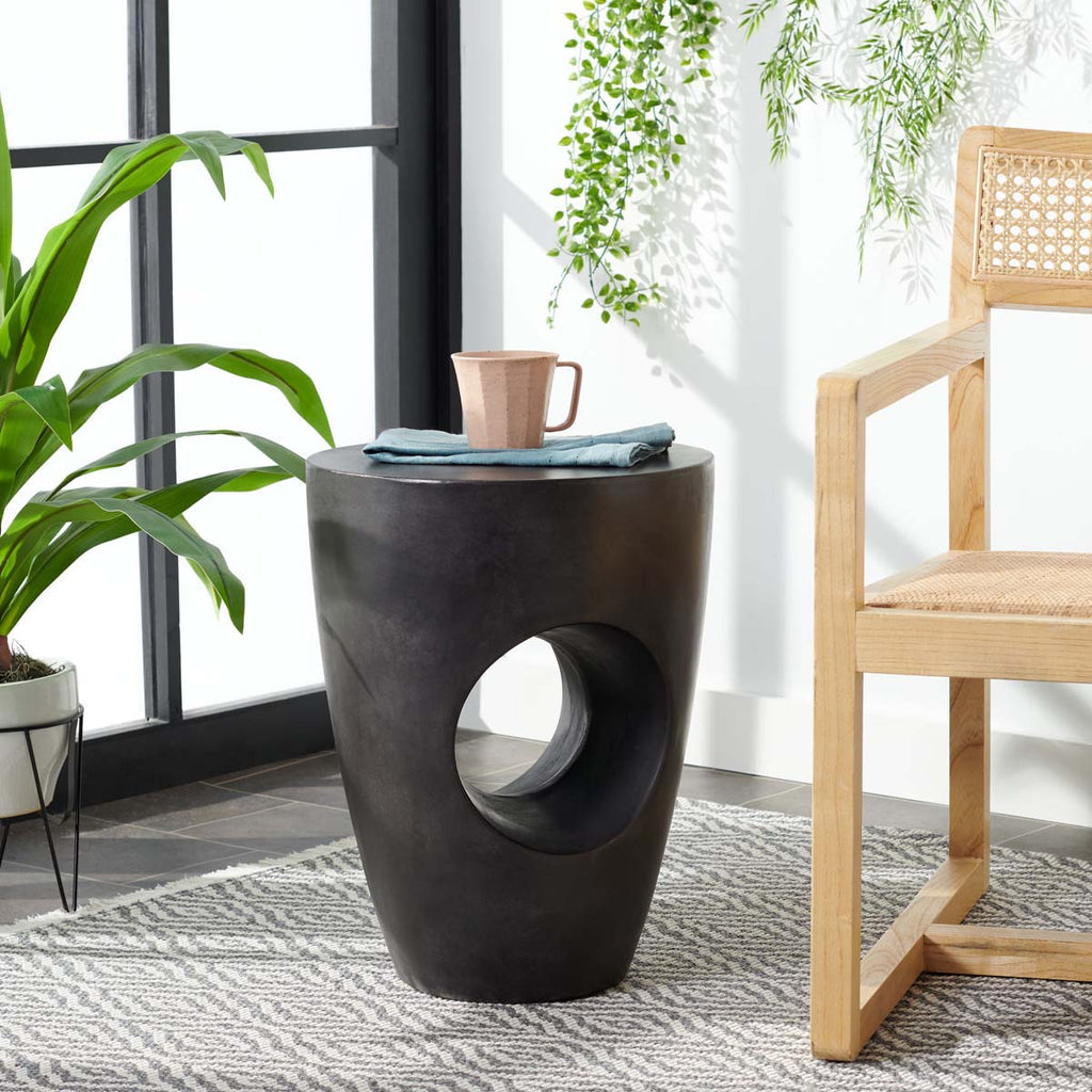Safavieh Aishi Indoor/Outdoor Modern Concrete Round 17.7-Inch H Accent Table - Black