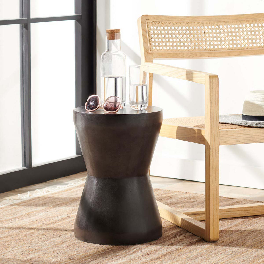 Safavieh Torre Indoor/Outdoor Modern Concrete 17.3-Inch H Accent Table - Black