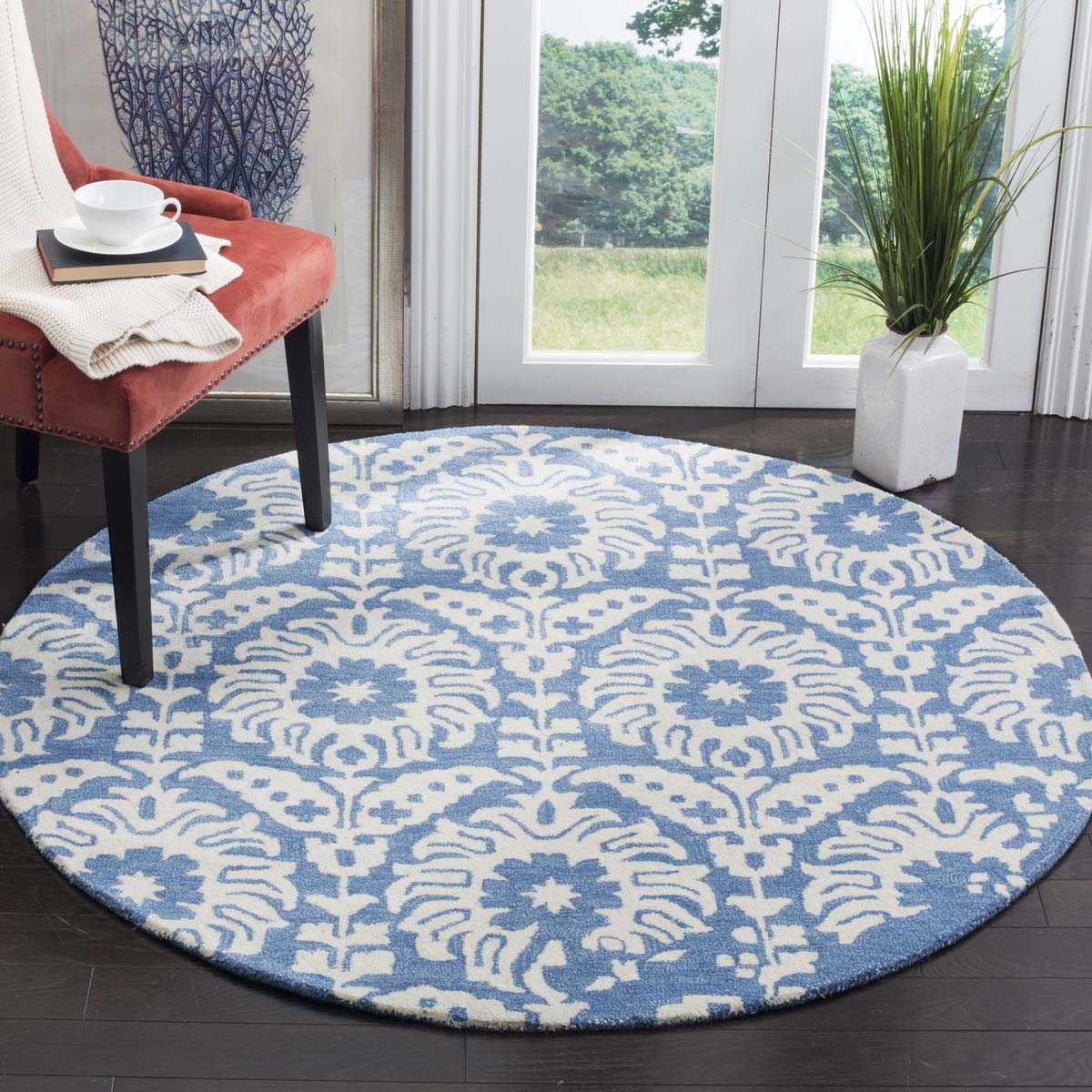 Safavieh Bella Ivory & Blue 7' x 7' Round Rug