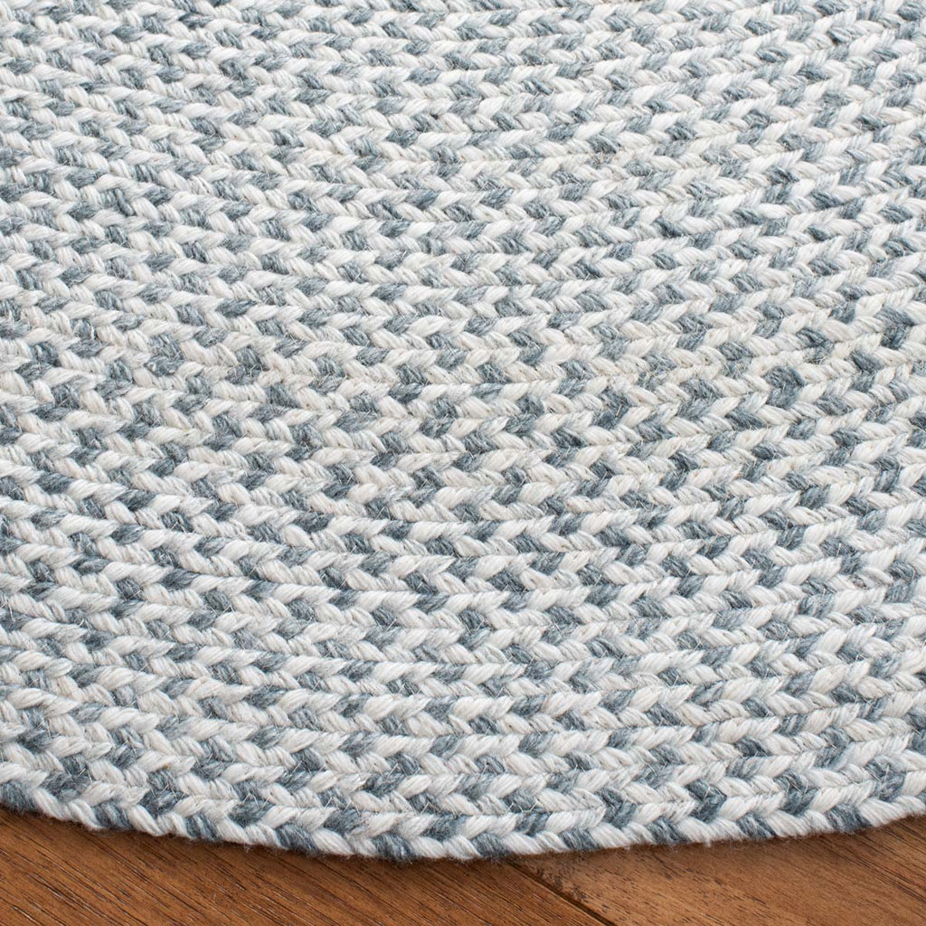 Safavieh Braided Rug Collection BRD801G - Silver / Ivory