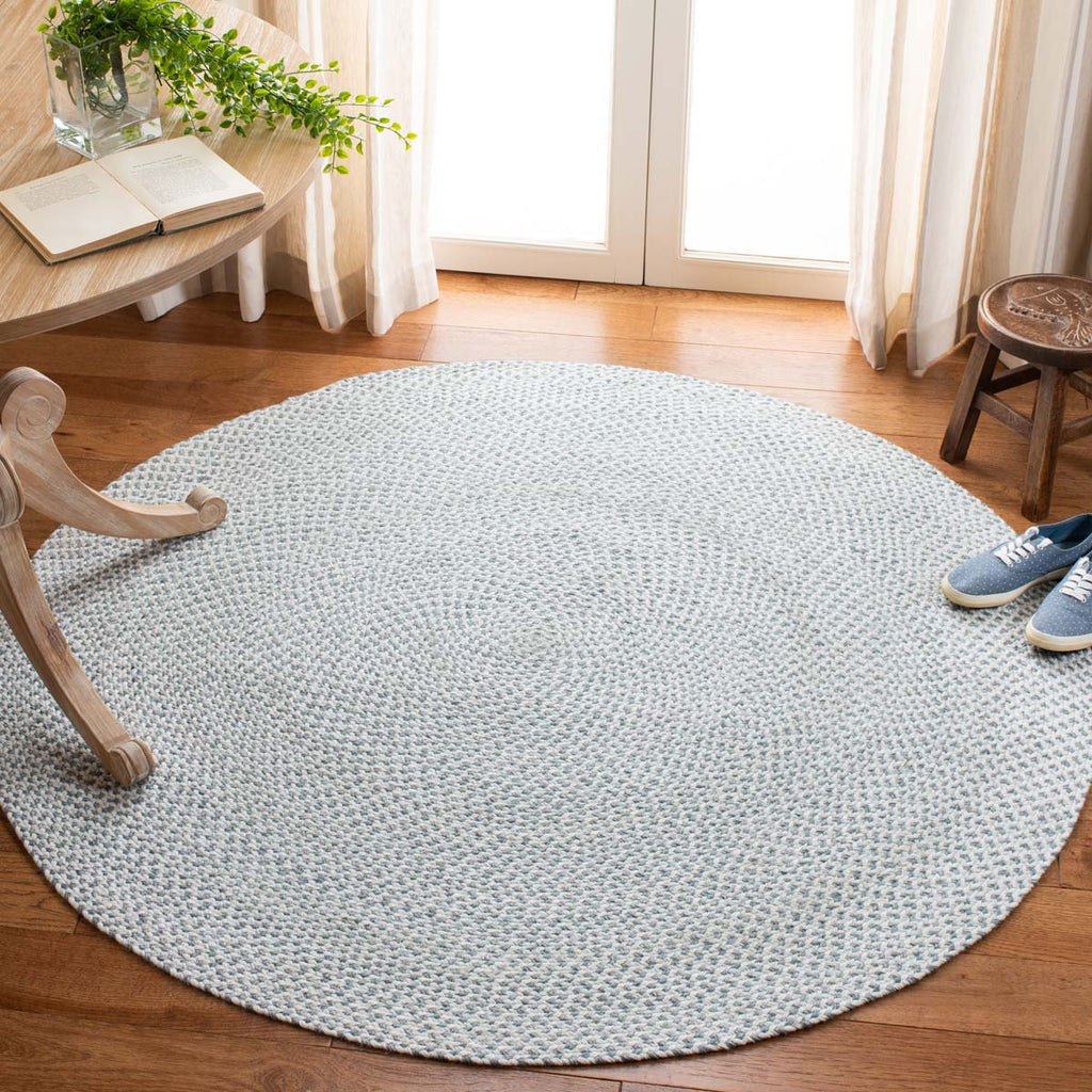 Safavieh Braided Rug Collection BRD801G - Silver / Ivory