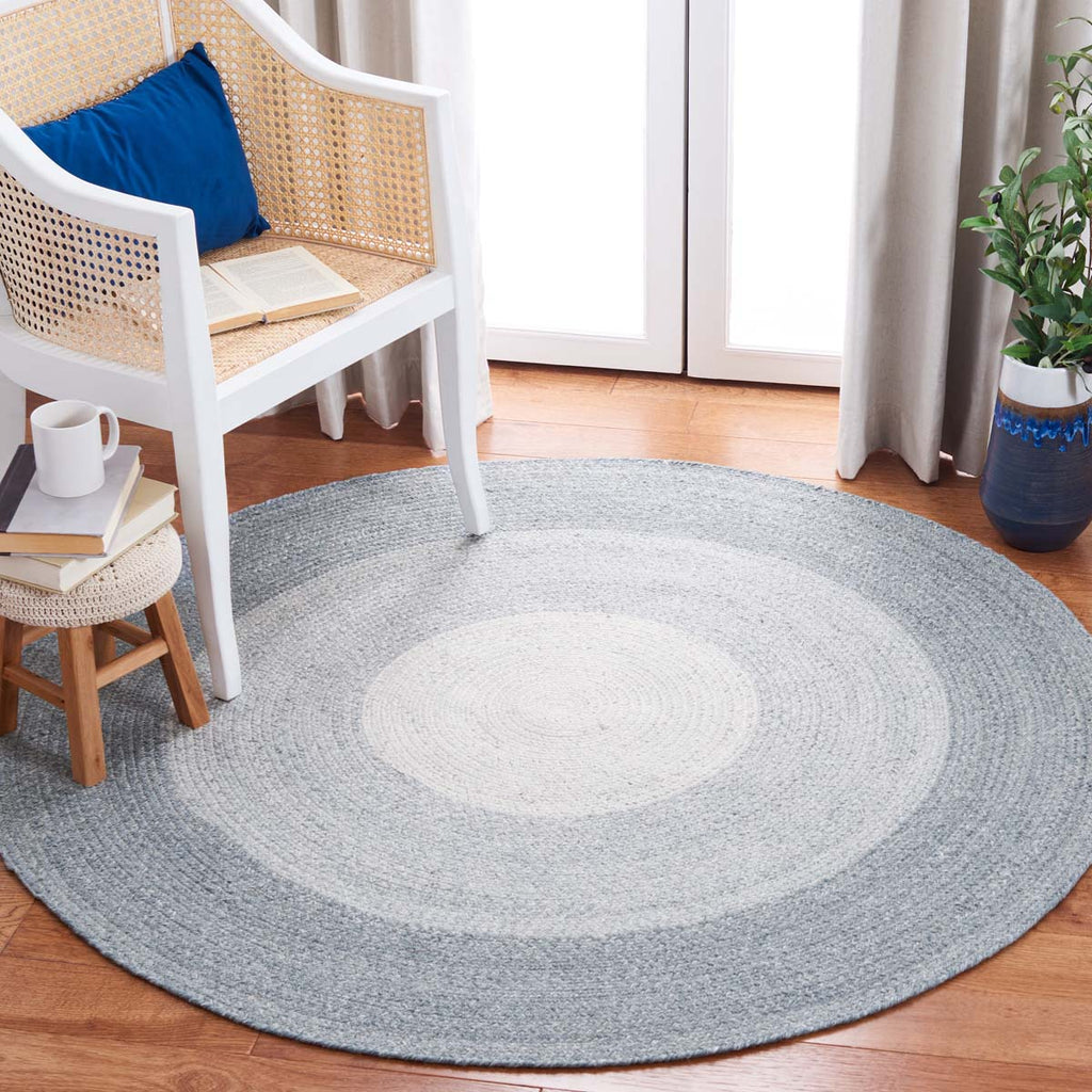 Safavieh Braided Rug Collection BRD802A - Grey / Ivory