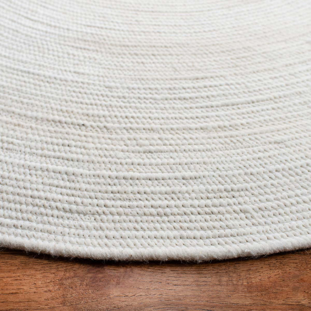 Safavieh Braided Rug Collection BRD901A - Ivory