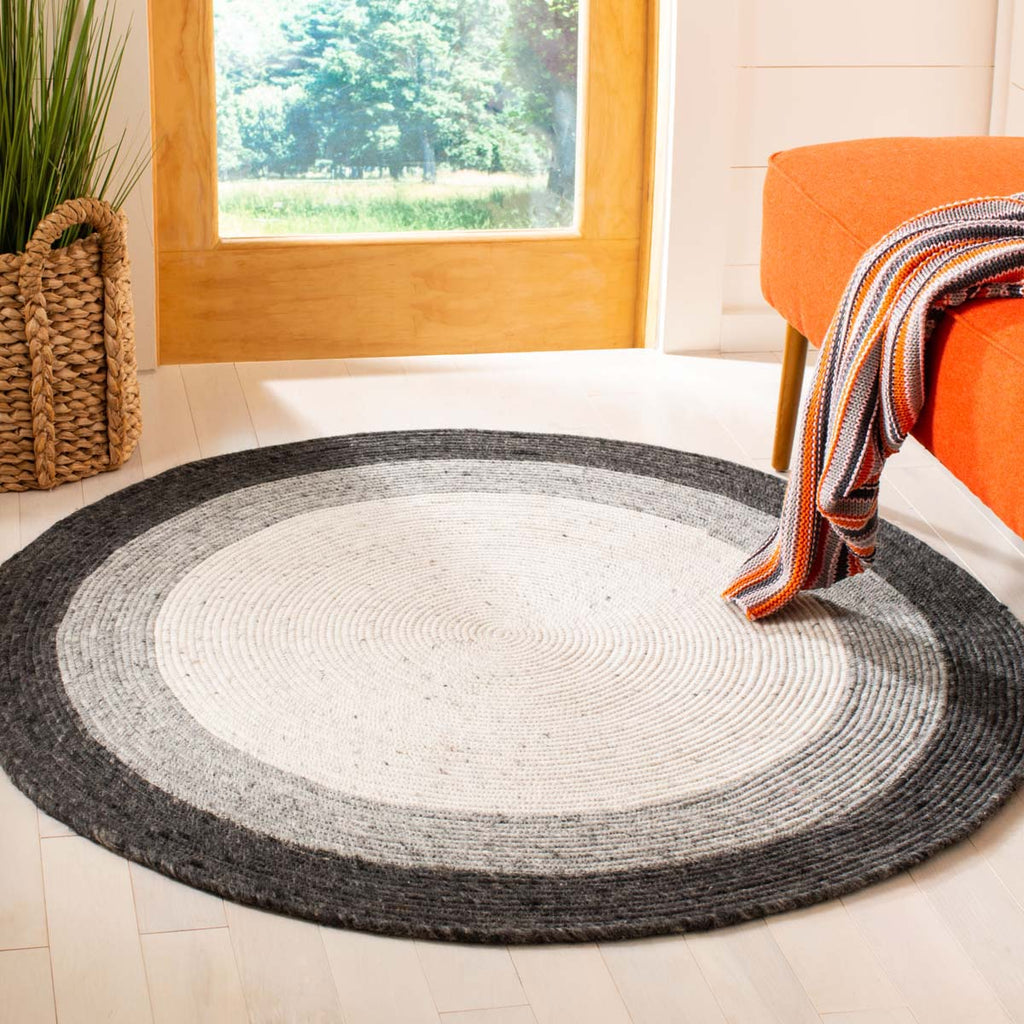 Safavieh Braided Rug Collection BRD903A - Grey / Ivory