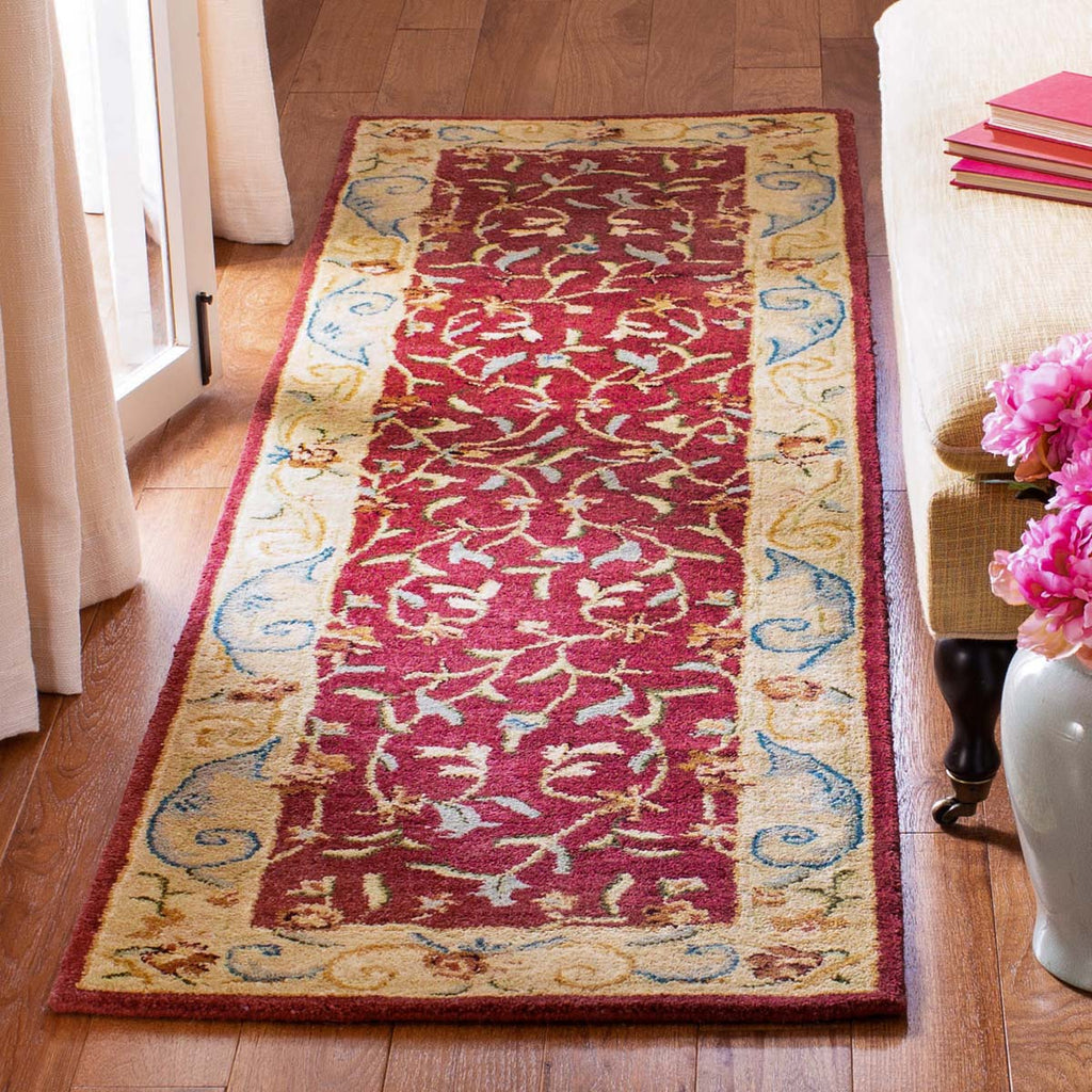 Safavieh Bergama Rug Collection BRG164A - Red / Dark Beig