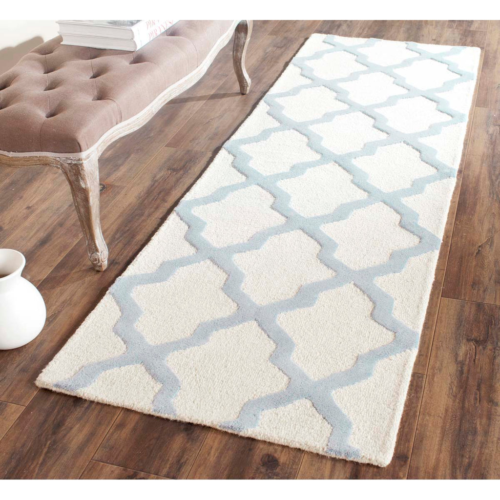 Safavieh Cambridge Rug Collection CAM121F - Ivory / Light Blue