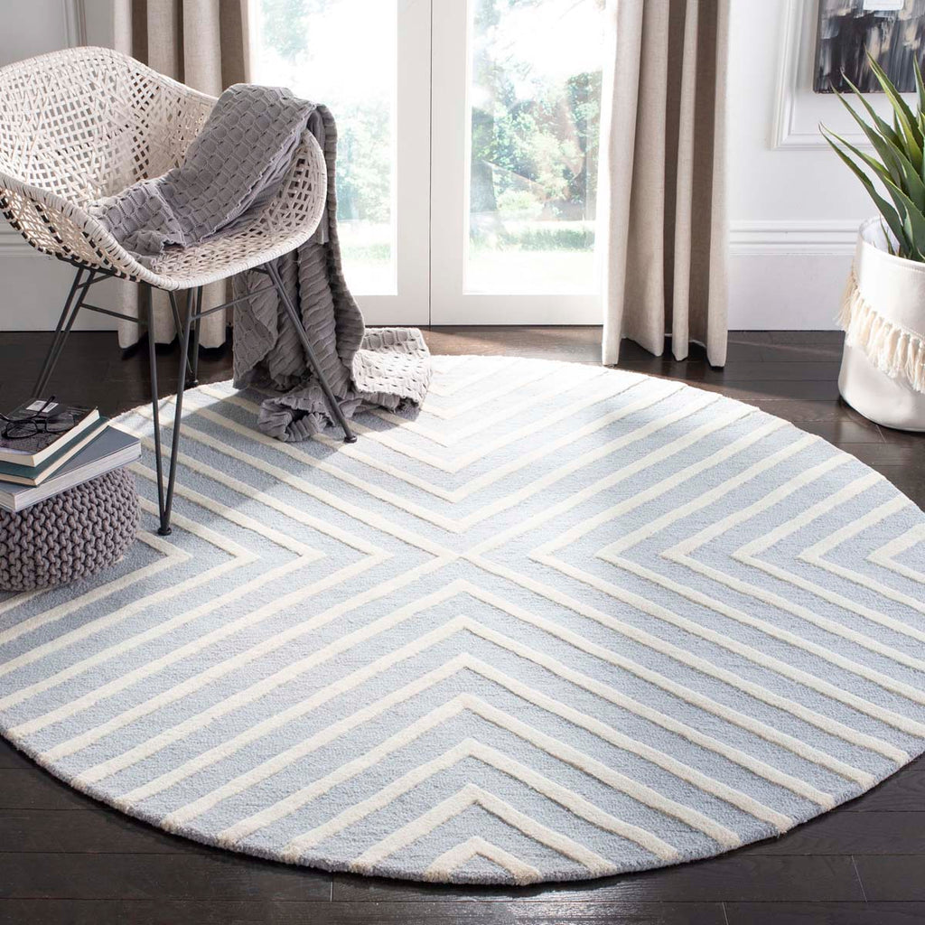 Safavieh Cambridge Rug Collection CAM129A - Light Blue / Ivory