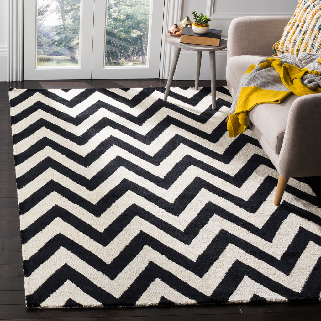 Contemporary Area Rug, CAM139E, 243 X 304 cm in Black / Ivory