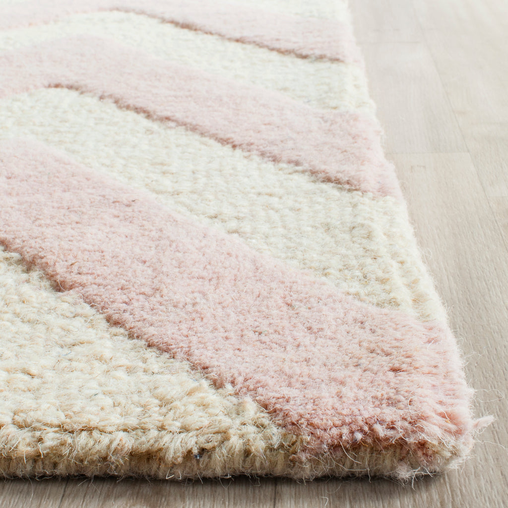 Contemporary Area Rug, CAM139M, 120 X 180 cm in Light Pink / Ivory