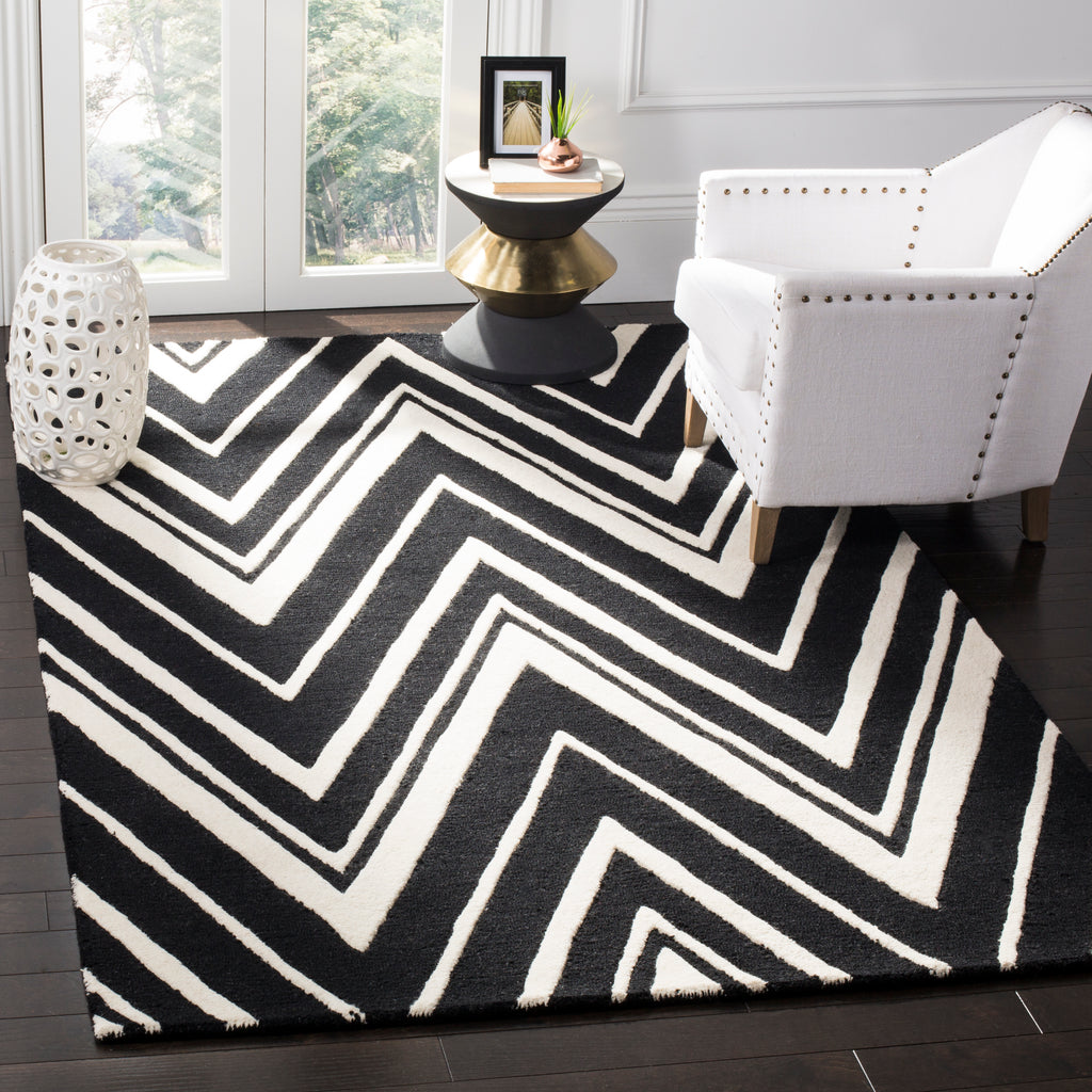 Contemporary Accent Rug, CAM711K, 60 X 91 cm in Black / Ivory