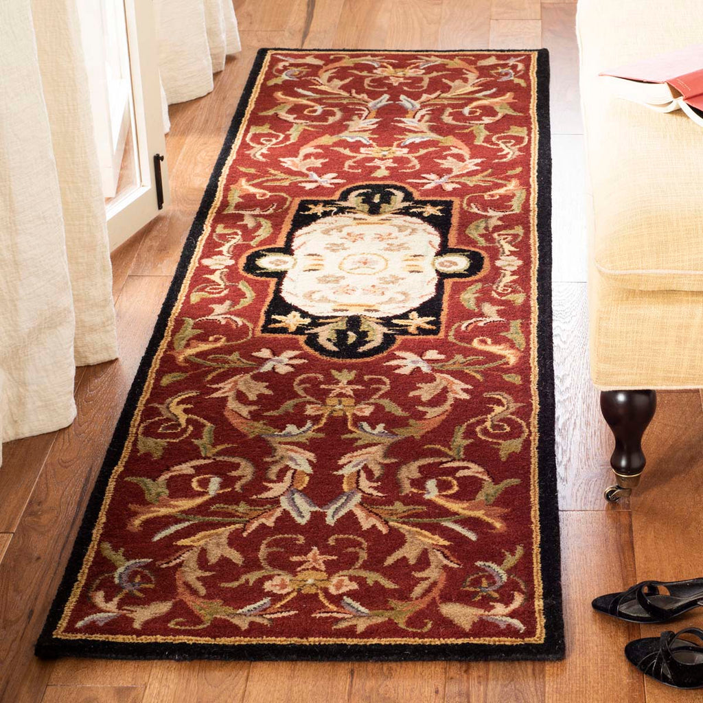 Safavieh Classic Rug Collection CL220C - Red / Black