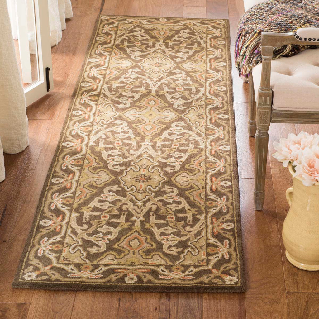 Safavieh Classic Rug Collection CL931A - Brown / Brown