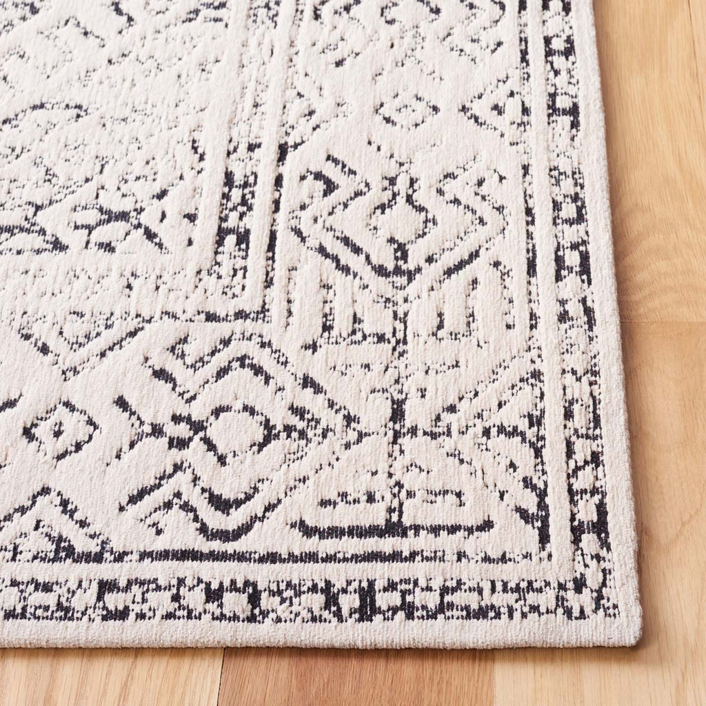 Safavieh -Classic Vintage Rug Collection 126F - Beige / Black