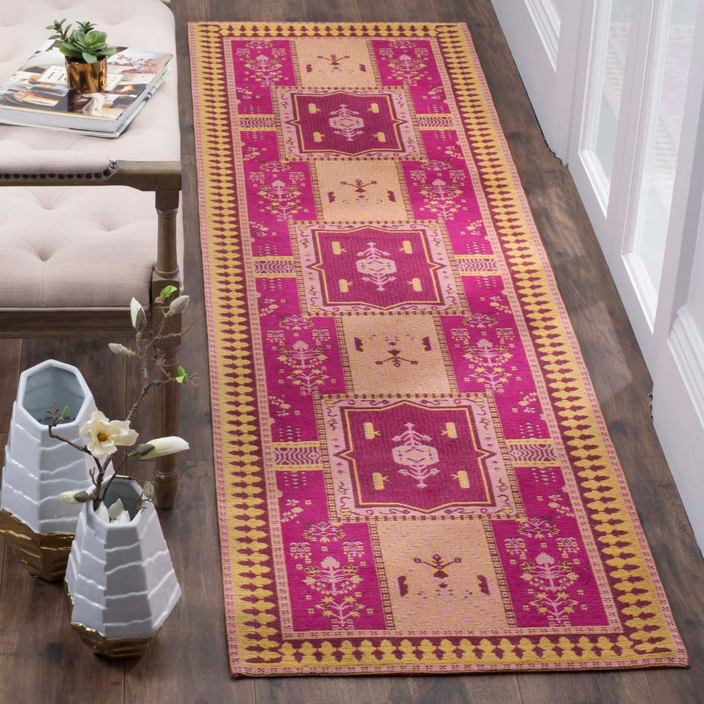 Safavieh -Classic Vintage Rug Collection 512E - Fuchsia / Gold