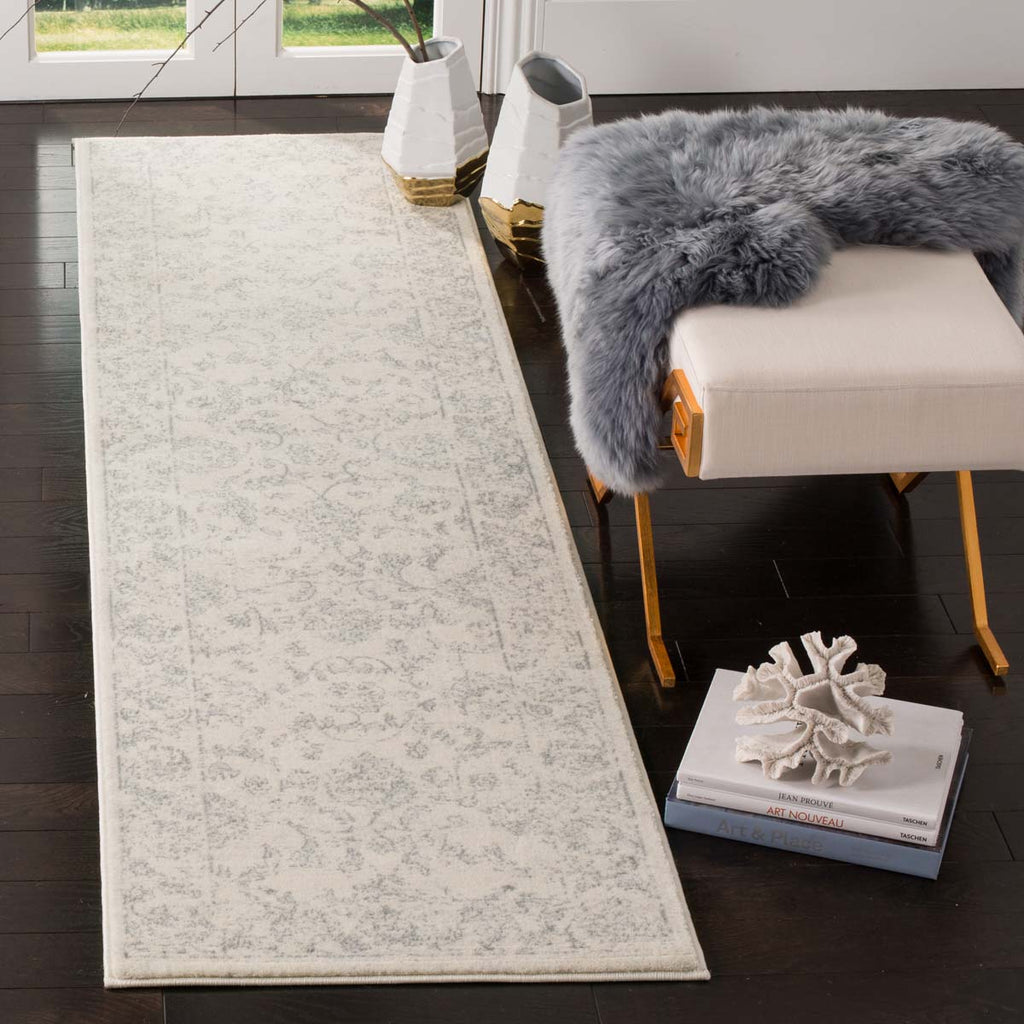 Safavieh Carnegie Rug Collection CNG621D - Cream / Grey
