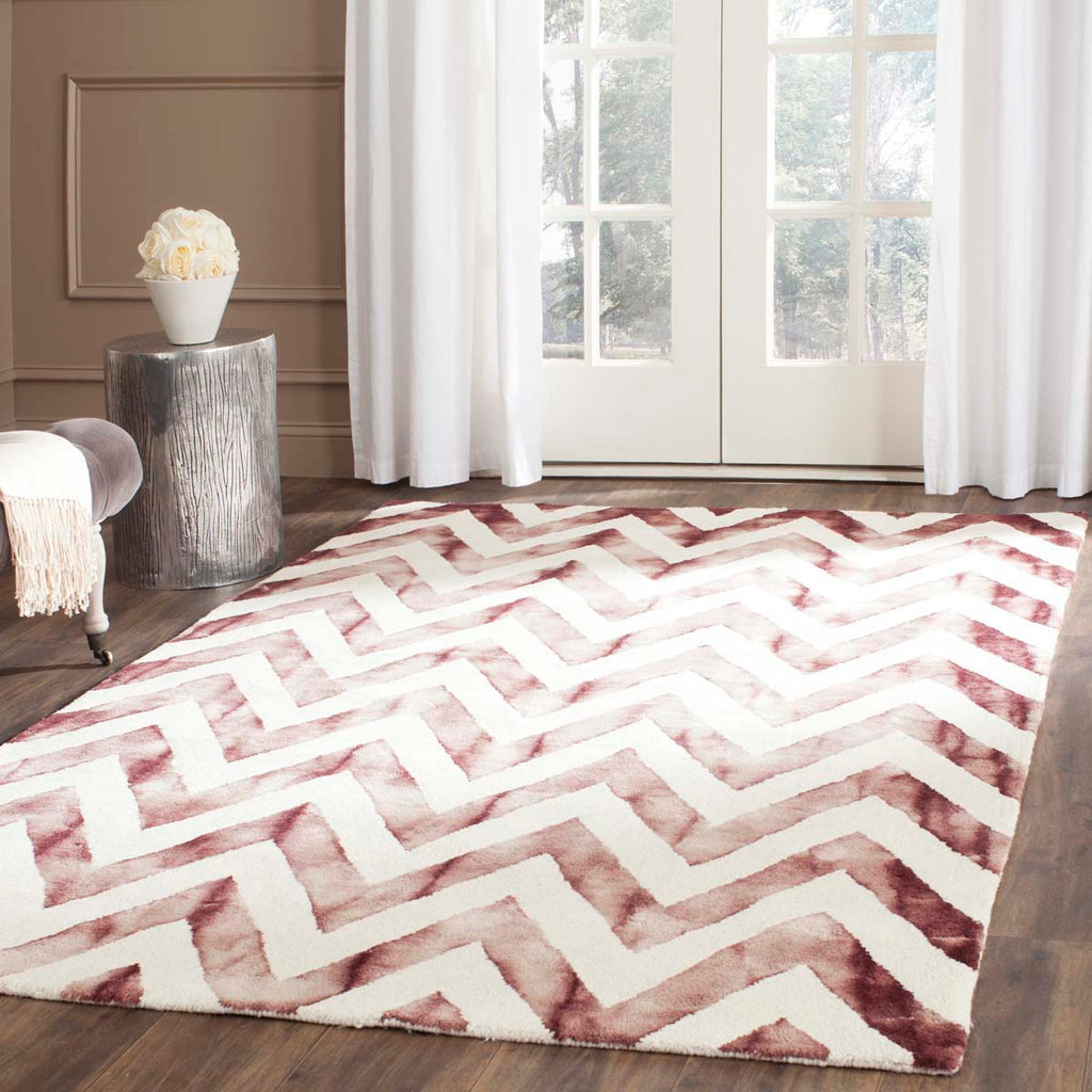 Safavieh Dip Dye Rug Collection DDY715I - Ivory / Maroon