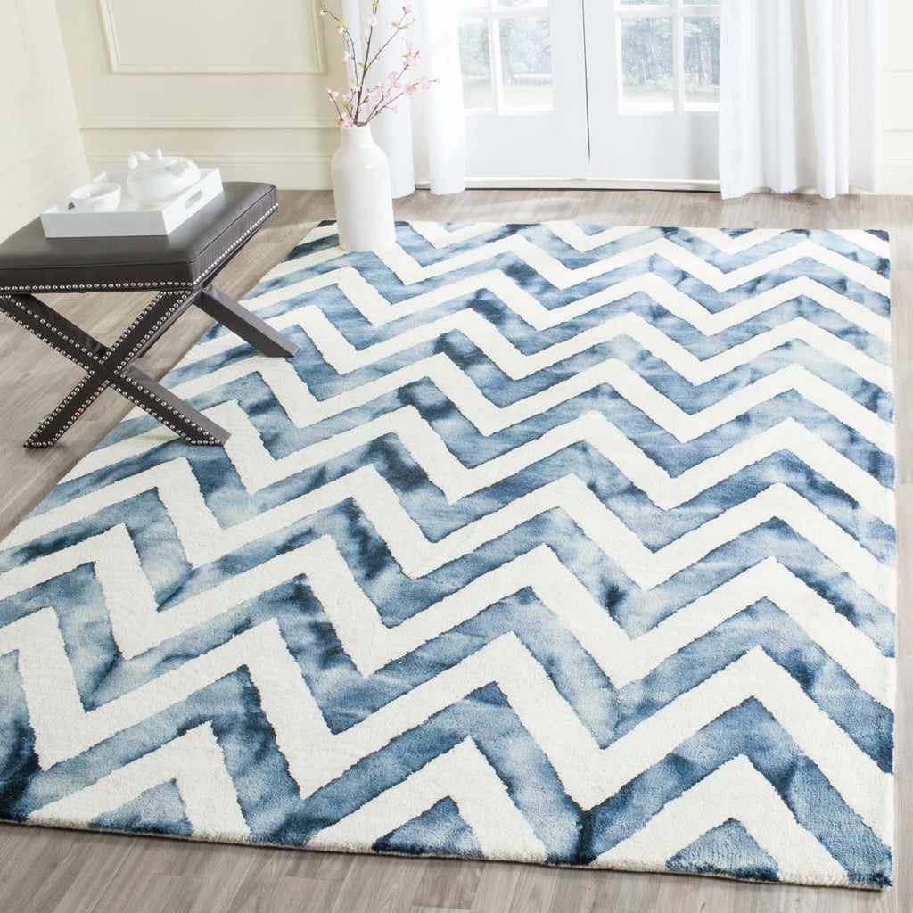Safavieh Dip Dye Rug Collection DDY715P - Ivory / Navy