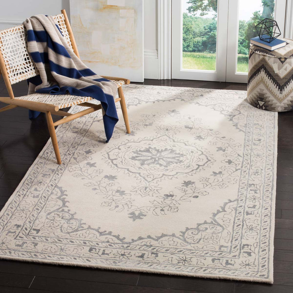 Safavieh Glamour Rug Collection GLM533A - Light Grey