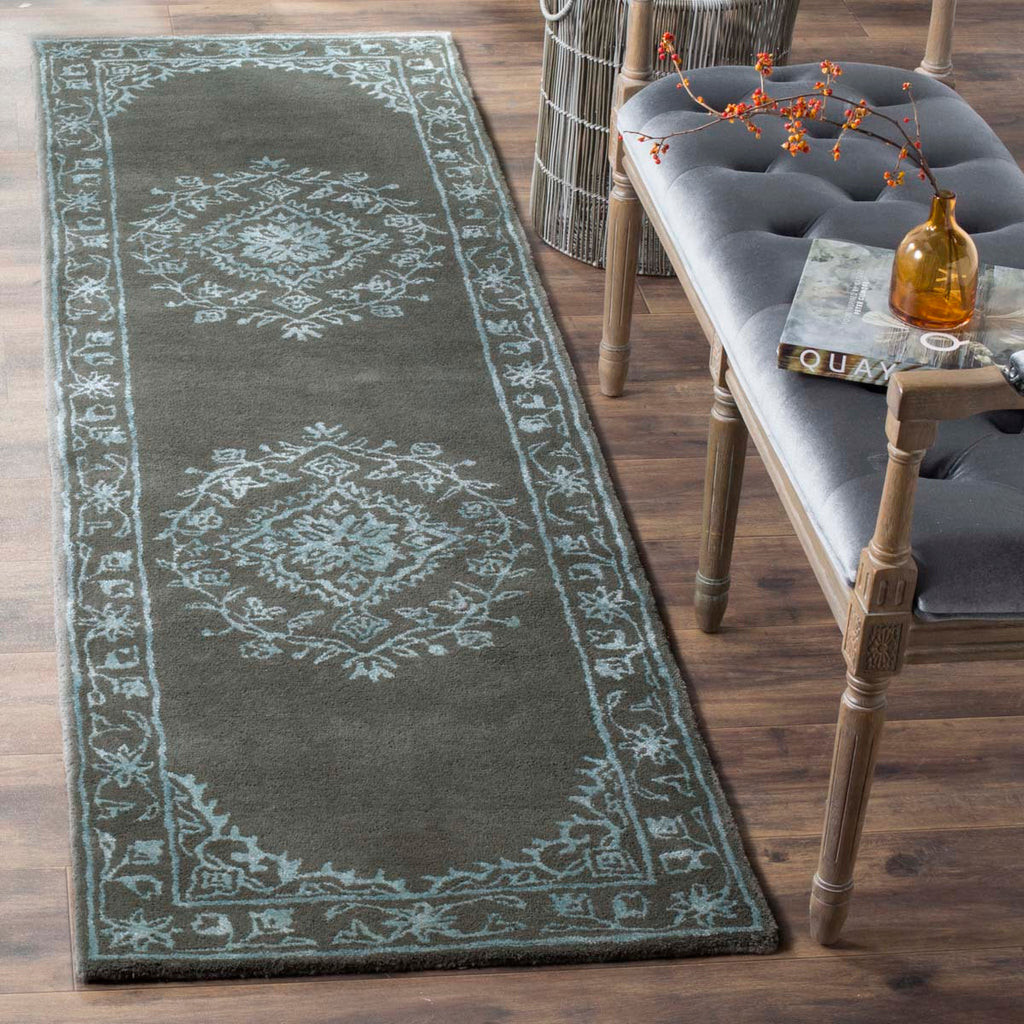 Safavieh Glamour Rug Collection GLM533D - Dark Grey