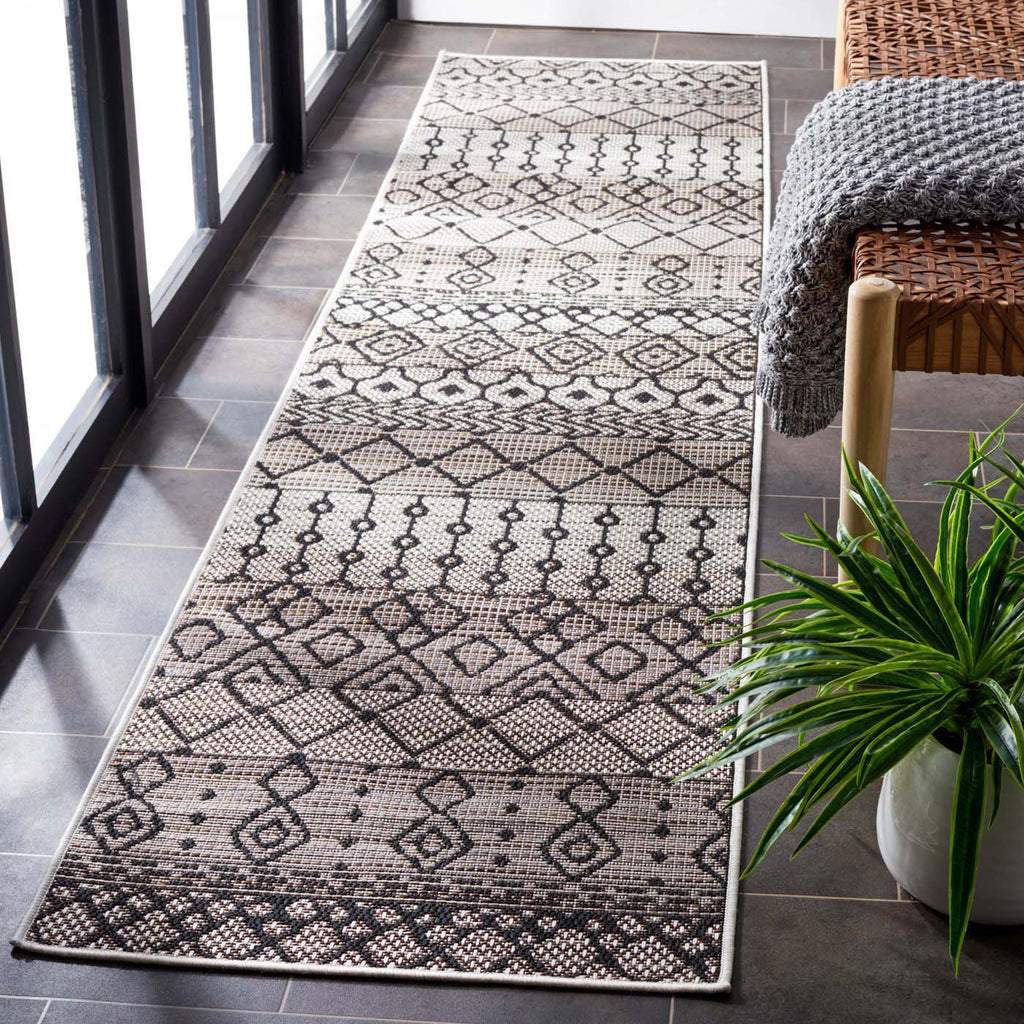 Safavieh Havana Rug Collection: HAV301E - Light Brown / Black