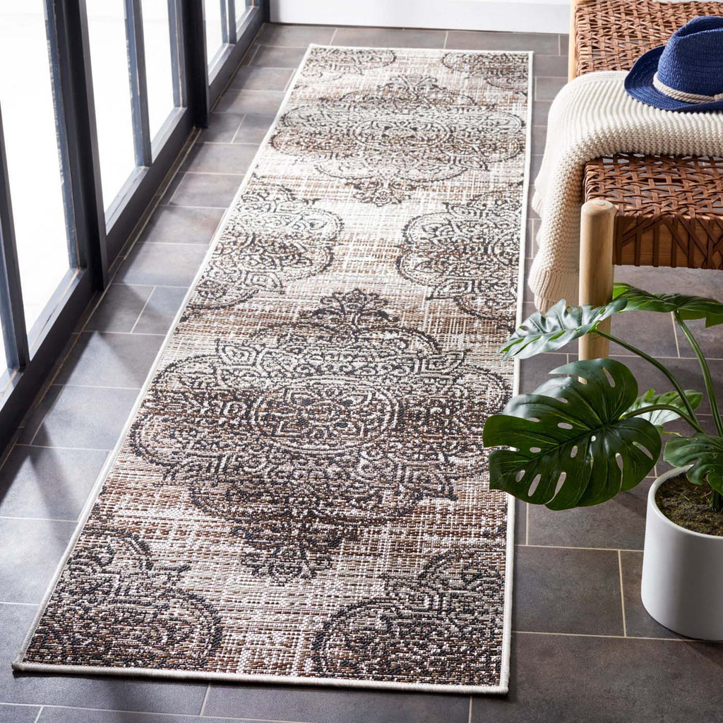 Safavieh Havana Rug Collection: HAV319E - Light Brown / Black