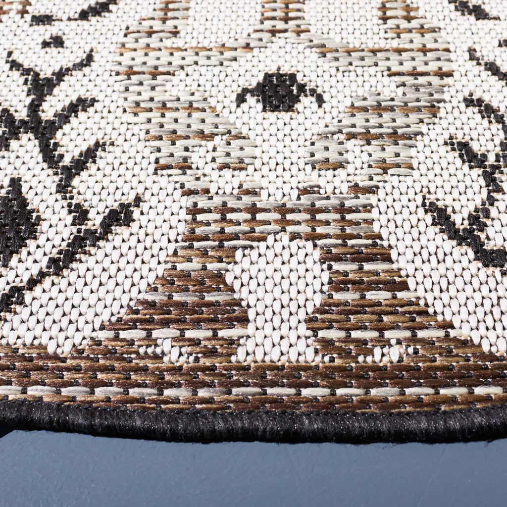 Safavieh Havana Rug Collection: HAV321E - Light Brown / Ivory