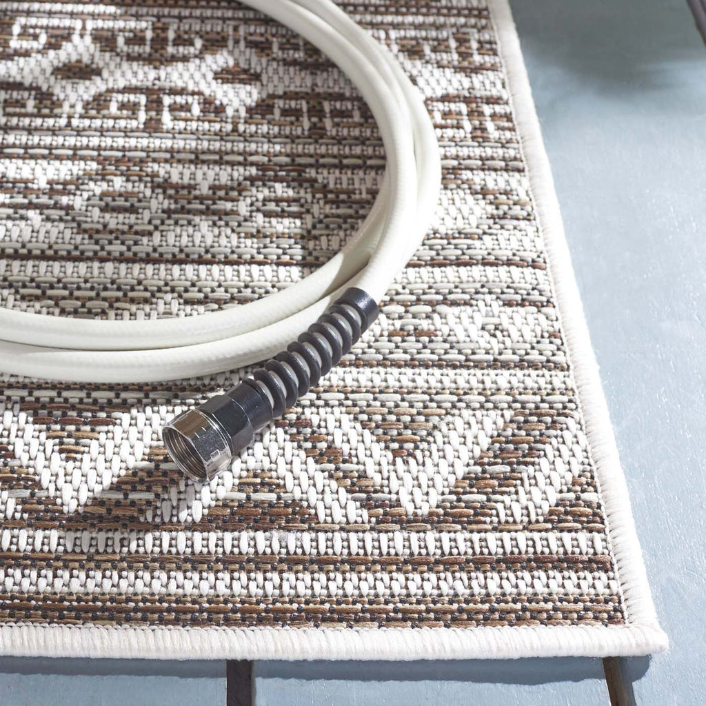 Safavieh Havana Rug Collection: HAV331E - Light Brown / Ivory