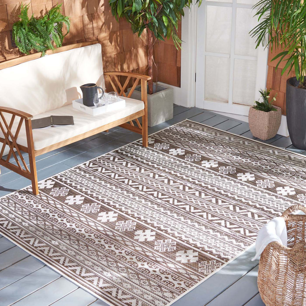 Safavieh Havana Rug Collection: HAV331E - Light Brown / Ivory