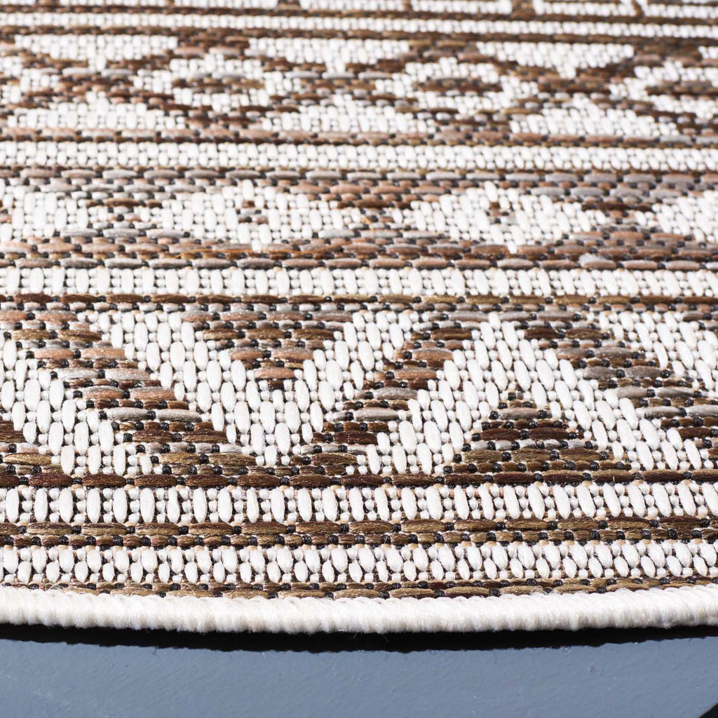 Safavieh Havana Rug Collection: HAV331E - Light Brown / Ivory