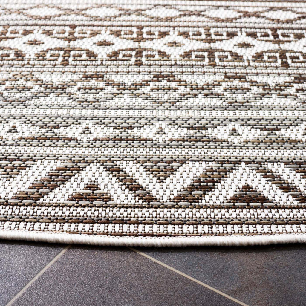 Safavieh Havana Rug Collection: HAV331E - Light Brown / Ivory