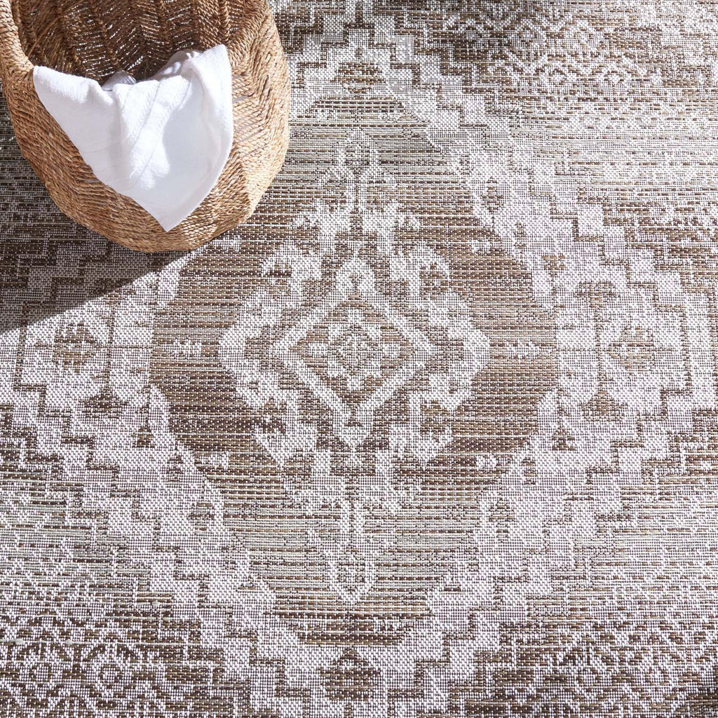 Safavieh Havana Rug Collection: HAV340E - Light Brown / Ivory