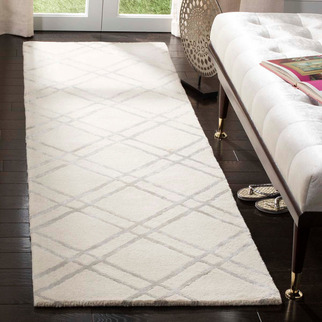 Safavieh Himalaya Rug Collection HIM901A - Ivory / Silver