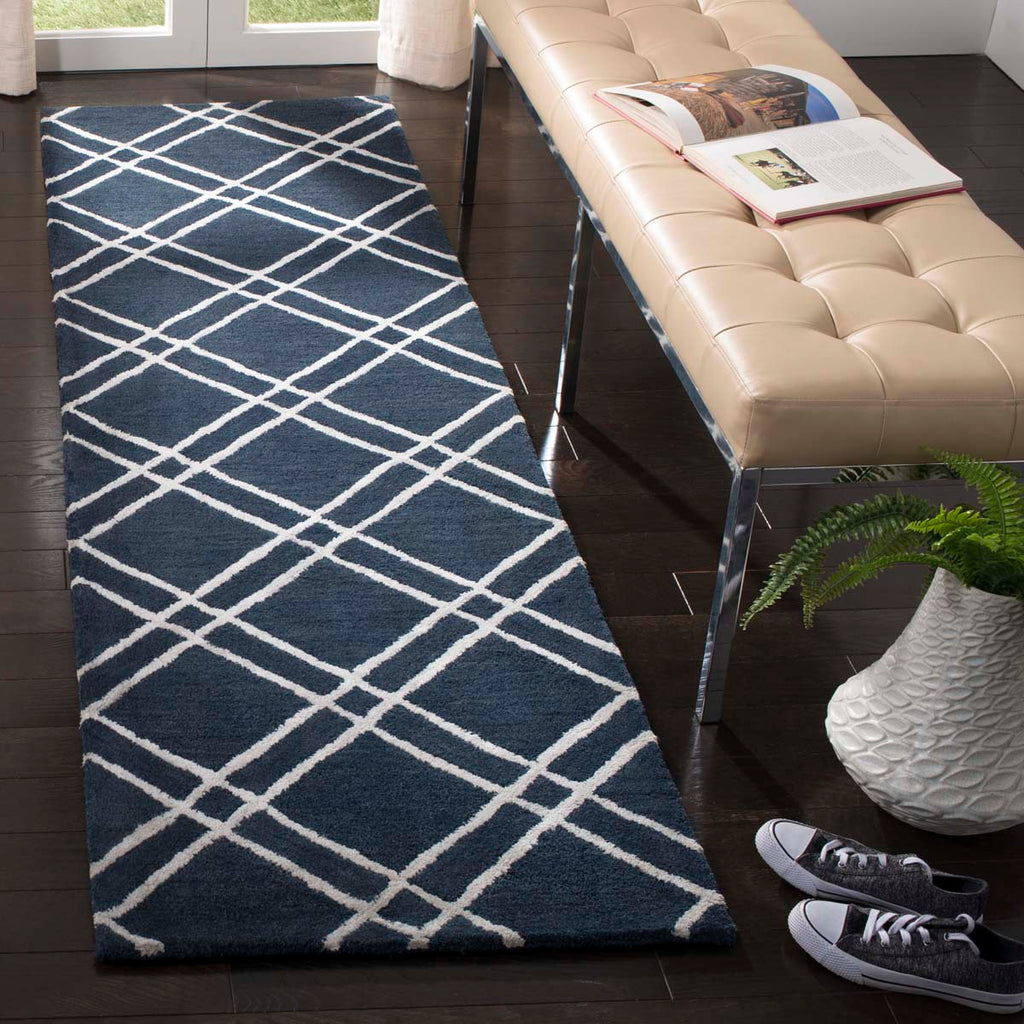 Safavieh Himalaya Rug Collection HIM901N - Navy / Silver