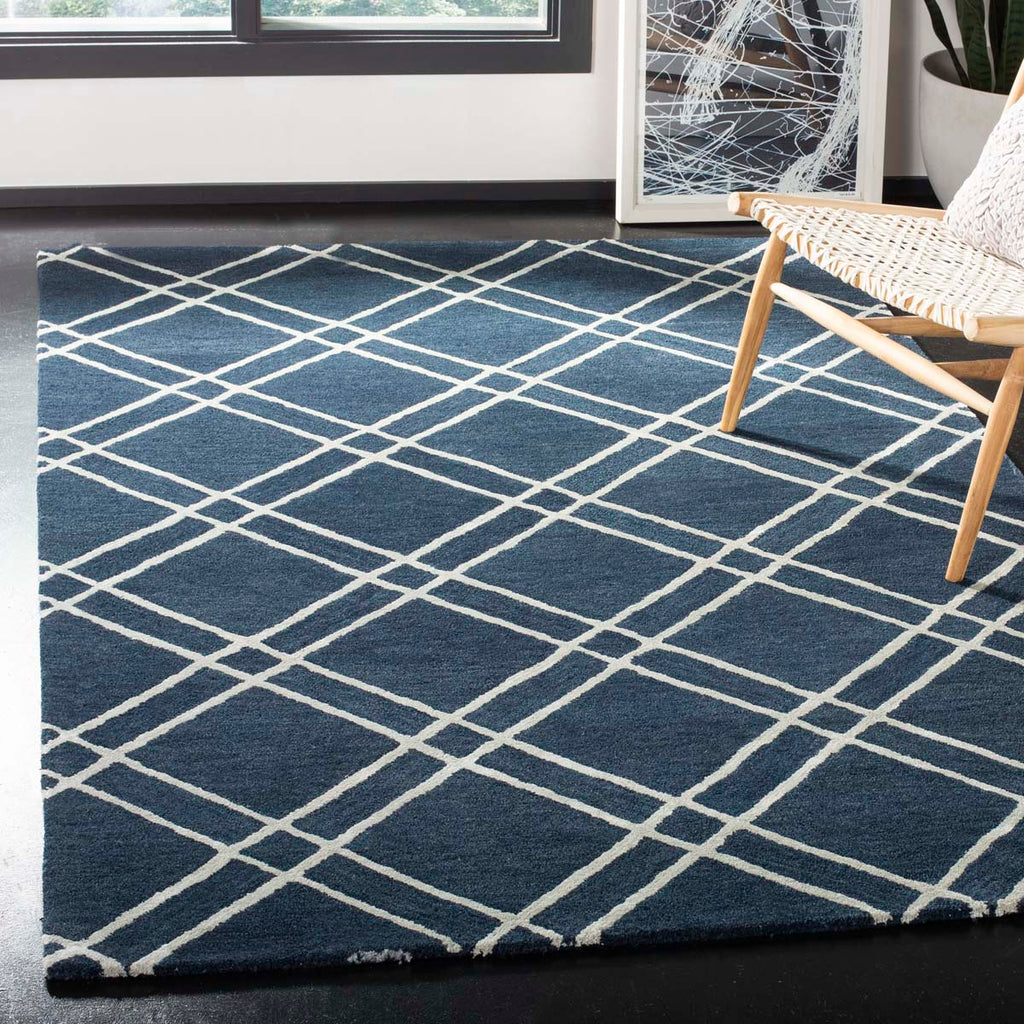 Safavieh Himalaya Rug Collection HIM901N - Navy / Silver