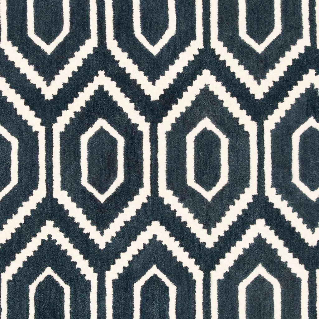 Safavieh Himalaya Rug Collection HIM902N - Navy / Ivory