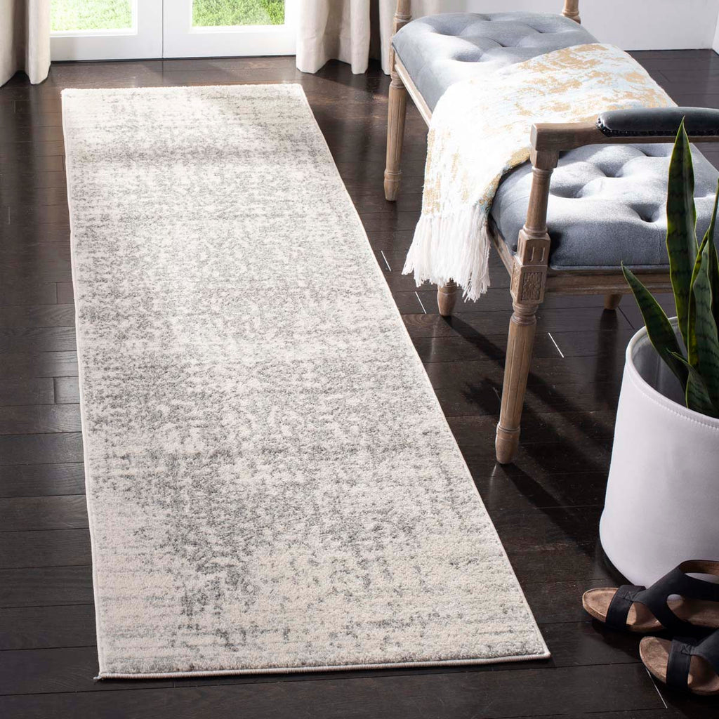 Safavieh Madison Rug Collection MAD603G - Silver / Ivory