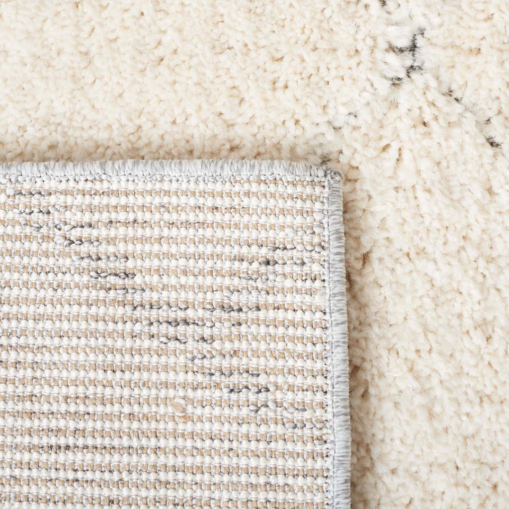 Martha Stewart Rug Collection: MSR0727F - Light Grey / White