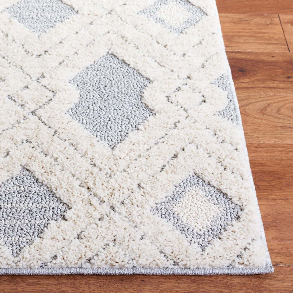 Martha Stewart Rug Collection: MSR0728A - White / Light Grey