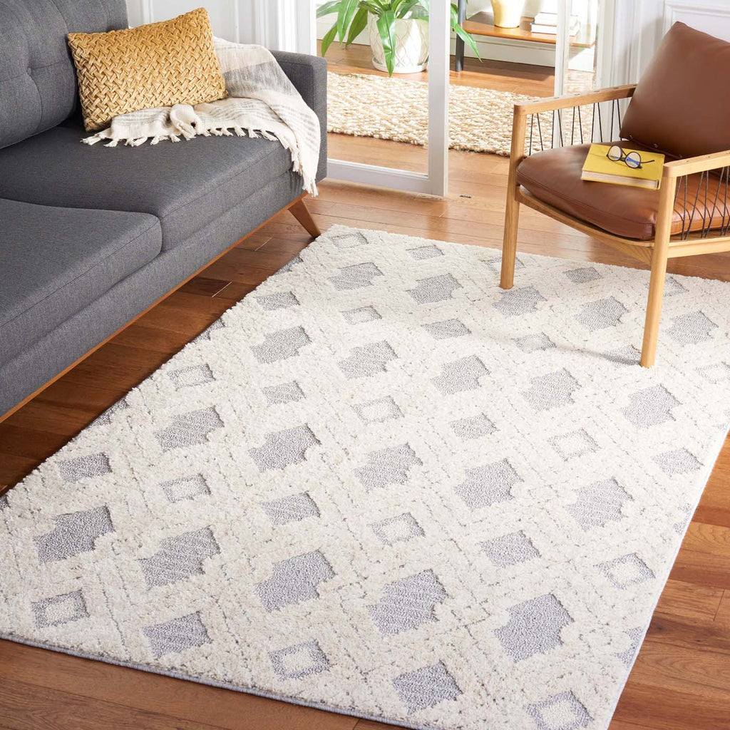 Martha Stewart Rug Collection: MSR0728A - White / Light Grey