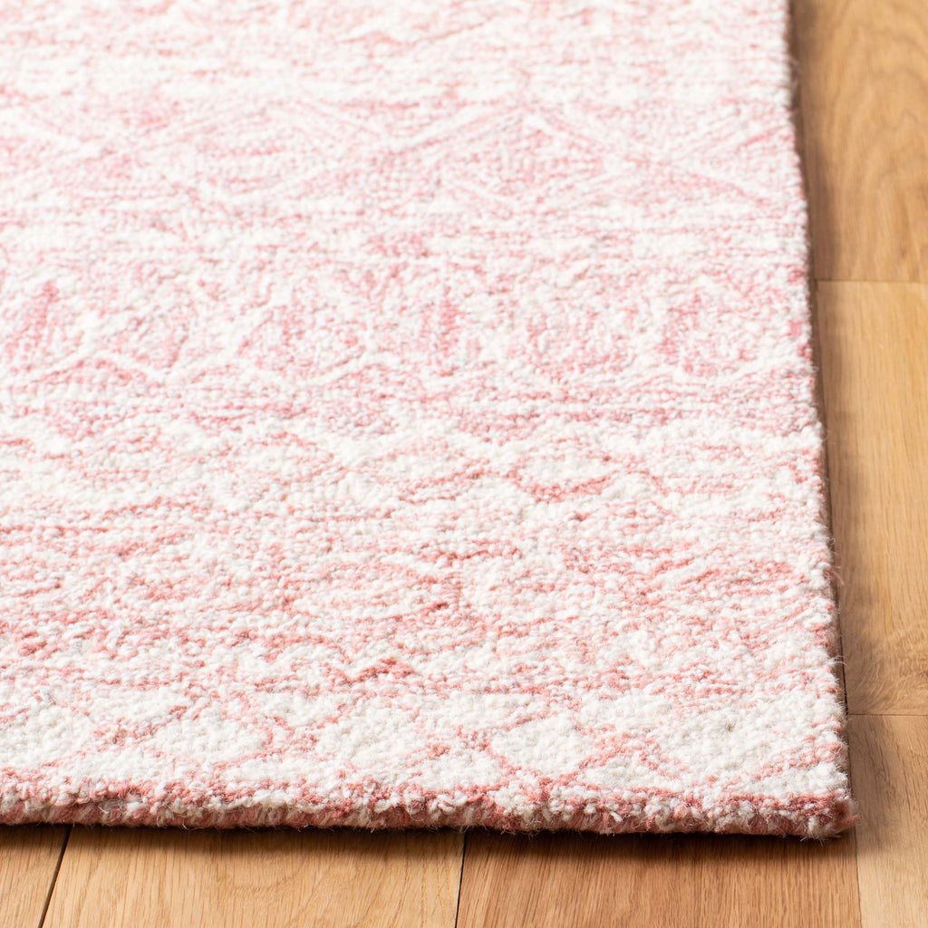 Safavieh Martha Stewart Rug Collection: MSR3372U - Pink / Ivory