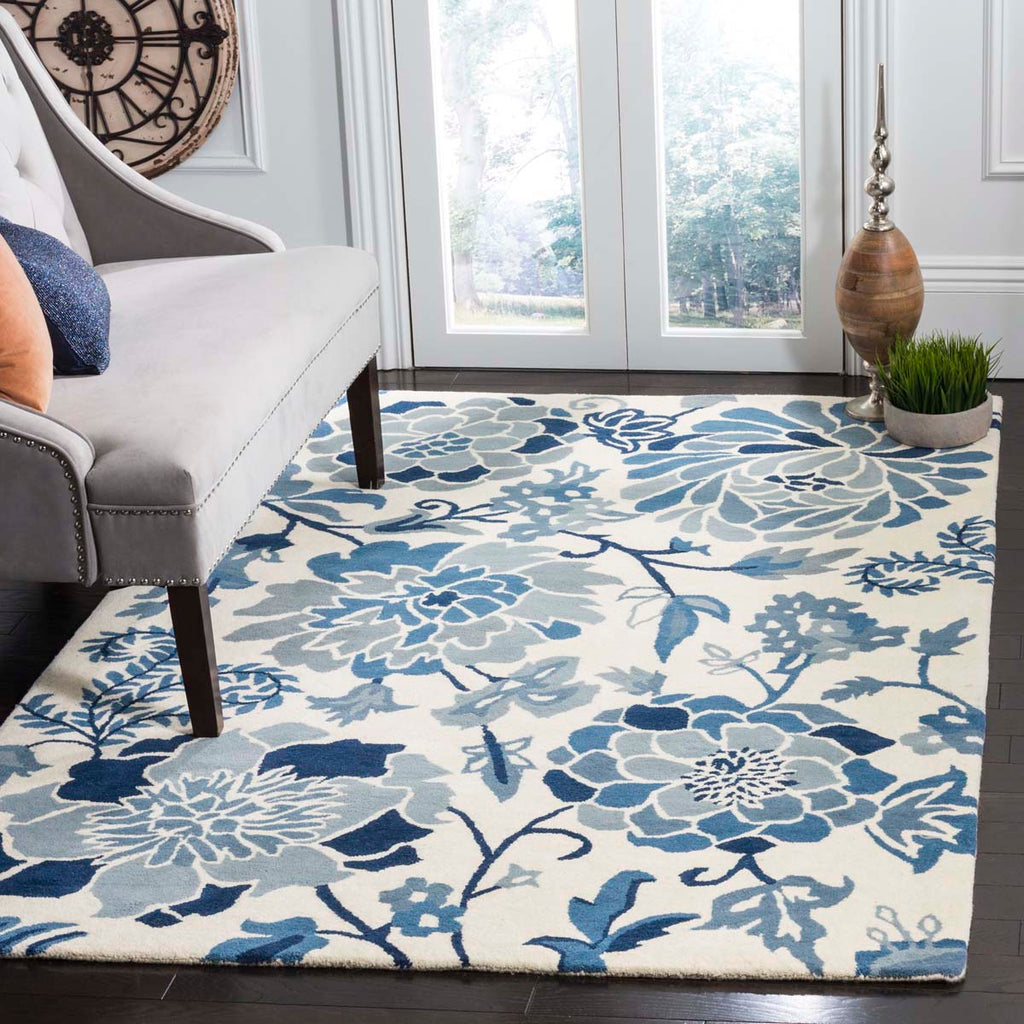 Martha Stewart Rug Collection MSR4732A - Azurite